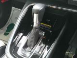 ★シフトレバー周りのお写真です。電子制御パーキングシステムになります。