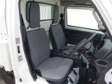 見通しのよいすっきりとした視界で、誰でも運転しやすいです。運転のしやすさは疲れにくさにも繋がりますよ♪