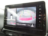 車を上から見下ろしているかのような映像で周囲の状況を確認できるアラウンドビューモニター。狭い駐車場や駐車が苦手な方でも安心。
