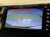 バックモニターも装備しております。バックギアに入れるとナビ画面に車の後方が映し出されます。これで後方確認も安心!