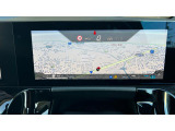 【コマンドシステム】センターのコントローラーとスイッチ類及び音声認識機能により、ナビゲーションやオーディオ&ビジュアル、車両設定等を安全に操作できます。また高精度ディスプレイを採用しています。