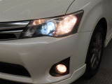 HIDヘッドランプはハロゲンと比べて明るさアップで消費電力は半分以下、おまけに長寿命です。自然な色味で照らしてくれますので夜間のドライブでも目が疲れにくいです☆悪天候時に威力を発揮するフォグも装備!