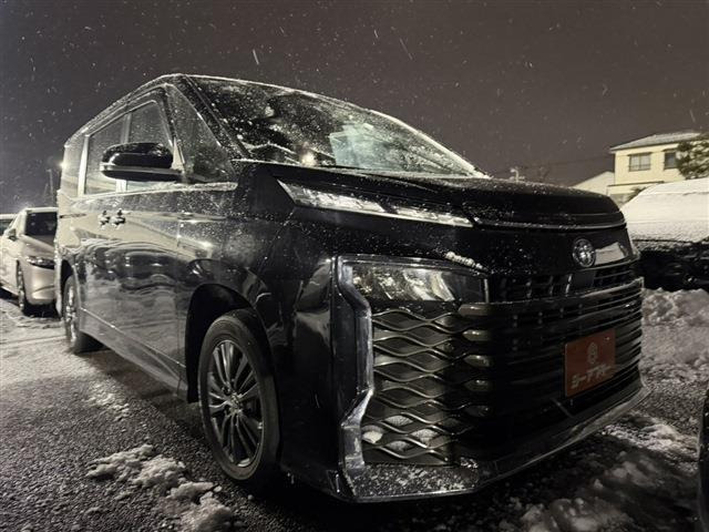 ヴォクシー 1.8 ハイブリッド S-Z E-Four 4WD 禁煙車 10.5型ナビ 14型後席モニター