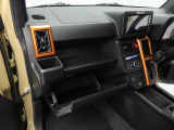 納車の前にはエンジンオイル、オイルエレメント、エアクリーナー、クーラント、バッテリー、ワイパーゴムのチェックまたは交換を行います!