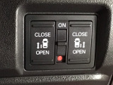 【両側パワースライドドア】両側がパワースライドドアになっており、運転席のスイッチやスマートキーでも開閉が可能です!開口部も広いので乗り降りも楽々♪