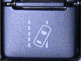 車線逸脱警報装置を装備しております。