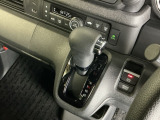 発進時から滑らかに加速する無段階変速のCVTはストップ&ゴーの多い街の中も快適です