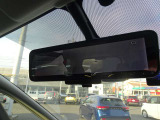 ◆インテリジェントルームミラー◆乗員・ヘッドレスト・積載物などでさえぎられがちなルームミラーの後方視界をクリアに保ちます!車内の状況に関わらず、車両後方にあるカメラの映像をルームミラーに映し出します!