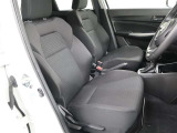 運転席は高さの調整も出来ます。