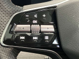 ステアリングスイッチ搭載!ハンドルひとつで手を離さなくても運転中視線をそらさなくても操作が出来て便利です♪