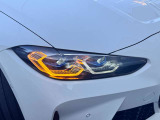 LEDヘッドライト。先進のLEDテクノロジーを採用。照射される白色光の周波特性は太陽に近く、バイキセノンヘッドライトを上回るコントラストでさらに明るく輝きます。悪天候の日でも優れた視認性を発揮します。
