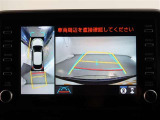 パノラミックビューモニター付きです。車両を上から見たような映像をモニター画面に表示。運転席からの目視では見にくい、車両周辺の状況をリアルタイムでしっかり確認できます。