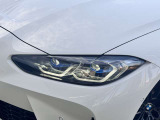 LEDヘッドライト。先進のLEDテクノロジーを採用。照射される白色光の周波特性は太陽に近く、バイキセノンヘッドライトを上回るコントラストでさらに明るく輝きます。悪天候の日でも優れた視認性を発揮します。