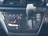 オートエアコンで温度調整も楽チン!四季を問わず快適に運転することが出来ます。