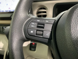 ステアリングにオーディオ操作スイッチが付いています。オーディオ画面に直接タッチしなくても操作が出来ますので、運転に集中できます。
