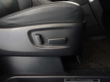 パワーシート搭載。微妙な調整が手軽にでき、ピッタリのポジションで運転することが可能です。