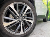 【純正アルミホイール】外観にマッチした純正アルミホイールを装着しております。各種社外アルミホイールや、スタッドレスタイヤも取扱いしております。是非ご相談ください♪