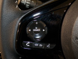【ステアリングリモコン】ステアリングにオーディオ調節可能なスイッチが装備されていますので運転中でも視線をそらさずにオーディオの調節が可能です!