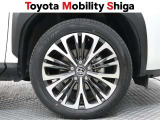 デザイン性に優れたトヨタ純正のアルミホイールを装着しております