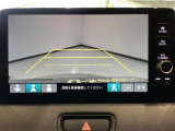 【バックカメラ】運転が苦手な方も車庫入れラクラクです!ギアをリバースに入れれば自動的に切り換わりますので、面倒な操作は不要です♪狭い駐車場もお車を傷つけず安心ですね!