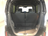 コンパクトボディーなのに、荷室はこんなに広々!たくさん荷物が積めますよ。