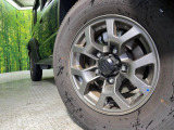 【純正15インチアルミホイール】外観にマッチした純正アルミホイールを装着しております。各種社外アルミホイールや、スタッドレスタイヤも取扱いしております。是非ご相談ください♪