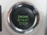 エンジンスタートはブレーキを踏んでスタートボタンを押すだけ。