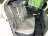 後部座席も気になるようなキズ・汚れやへたり等、大きなダメージはなく、良好な状態です。