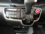 インパネシフトでシフトレバーも確認しやすいです