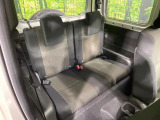 後部座席も気になるようなキズ・汚れやへたり等、大きなダメージはなく、良好な状態です。