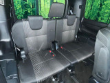 3列目シートはもちろん状態良好☆大人でもゆったりと座って頂けますので、大人数でのお出かけもラクラクです♪ご家族で、気の知れた仲間で、ドライブに行くのが楽しみですね♪