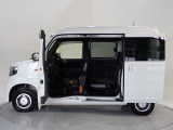 Honda独自の低床設計で床が低くドアも大きく開きますので一段と乗り降りがしやすくなっています。