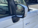 電動格納式リモコンドアミラーを装備!