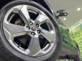 【純正18インチアルミホイール】外観にマッチした純正アルミホイールを装着しております。各種社外アルミホイールや、スタッドレスタイヤも取扱いしております。是非ご相談ください♪