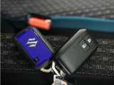 ◆スマートキー◆カギをバッグやポケットに入れたままでもドアロックの開閉ができる『スマートキー』付き!雨天や暗くなってもカギを取り出す必要がなくドアの開錠&エンジンも始動できます