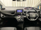 広々とした運転席まわりで、快適ドライブが楽しめます!