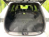 後席を格納すると、これだけの広さが!シーンに合わせたシートアレンジで、大きな荷物も積むことが出来ます♪