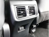 後席用にもエアコンの吹き出し口があり快適です。どの席に座っても快適なドライブが楽しめます♪