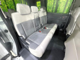 後部座席も気になるようなキズ・汚れやへたり等、大きなダメージはなく、良好な状態です。