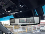 【 デジタルインナーミラー 】車両後方カメラの映像をミラーに映すことが出来ます! そのため、後席に人や荷物があって後方が見えづらい場合でもしっかり視界を確保することが出来ます!