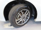 タイヤサイズは、175/65R15です。