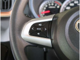 【機能】ステアリングにはオーディオ操作が可能なスイッチが付いています。