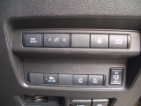 運転席右側には電動スライドドア等の各種スイッチがまとめられています!