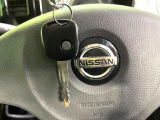 【キーレス】少し離れた場所からでもボタン一つでドアの開錠・施錠ができるのでとっても便利!ドアの鍵穴周りに傷をつけることもありません♪