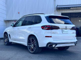 BMW Premium Selection保証では、ご購入後2年間に渡り走行距離無制限で、エンジン・ブレーキ・ミッション等のメイン部分に関しまして、万が一修理・整備が必要になりました際に部品・工賃無料にて対応いたします。