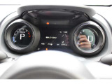 メータは先進的なデジタルメーターを採用!ゆっくりと数字が動くのでとても見やすく表示されます!平均燃費なども表示、エコな運転の手助けをしてくれます!