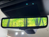 ◆ClearSightインテリアリアビューミラー『ルーフの上に取り付けられたカメラによって車内の積載状況に関係なく後方視界を確保できます。夜間でも鮮明に投影されます。』