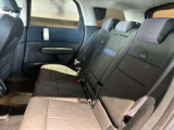 後部座席も足元まで広々としてますのでロングドライブも快適です