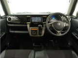 ◆視界広々で非常に運転しやすくロングドライブでも疲れを感じさせないすっきりとまとまったインパネ周りです。