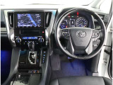 高いホールド性で運転姿勢が安定します。長距離ドライブでも疲れにくいのが魅力です。快適なドライビングライフをお送りください♪